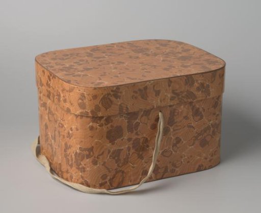 Hatbox of cardboard, rectangular with rounded corners and covered in marbled paper in light and dark brown