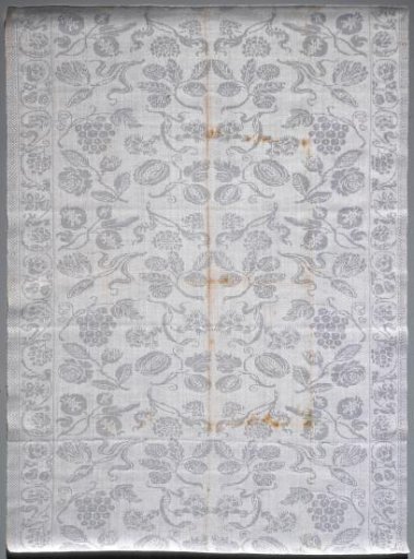 Napkin with flowers and fruits