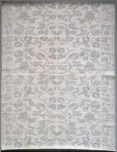 Napkin with flowers and fruits