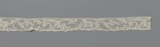Strip of needle lace with half-ovals crowned with a narcissus