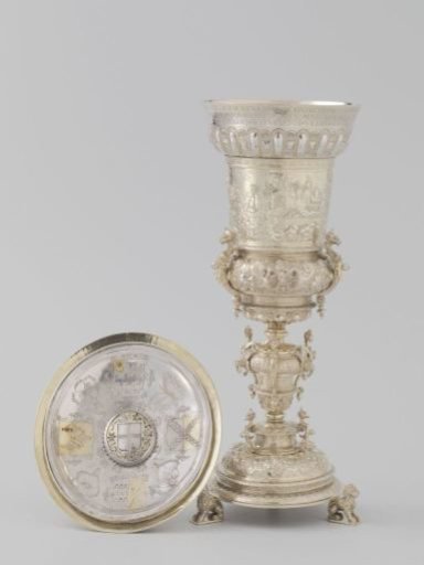 Two tankards with lids