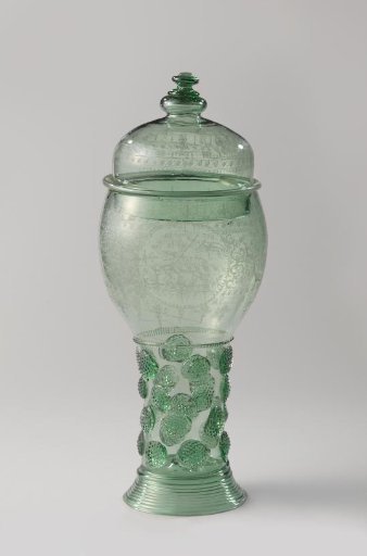 Roemer with lid, featuring The Lamb of God and floral and leaf motifs