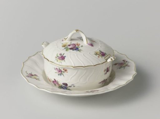 Butter boat on saucer