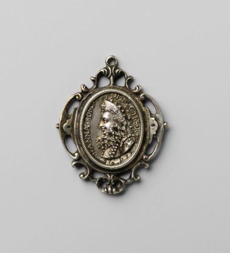 Pendant in the form of an oval medal with the portrait of Anna of Tyrol, consort of Emperor Matthias
