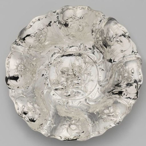Pleated dish with chased flowers
