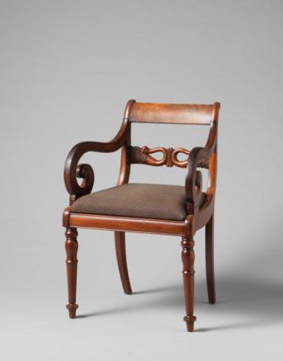 Armchair with a central rail in the back consisting of two swan necks turned away from each other