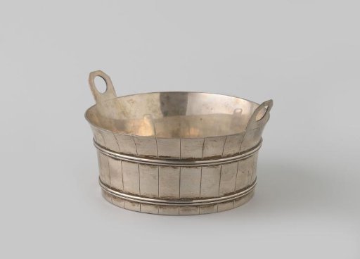 Silver bowl in the form of a tub, with two obliquely rising handles