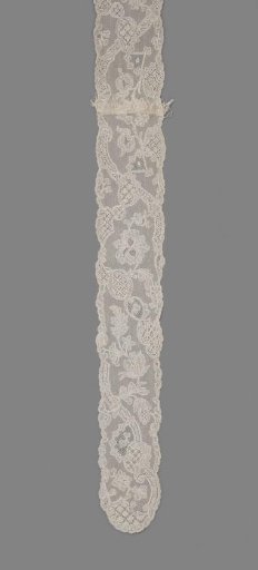 Bonnet lappet of Mechelen lace