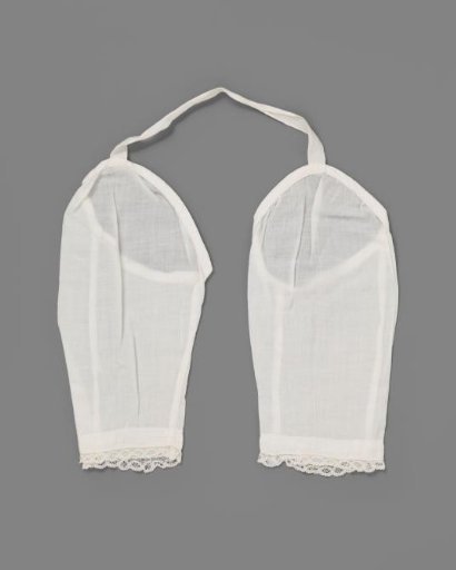 Under-sleeve of Linen with Edge of Bobbin Lace