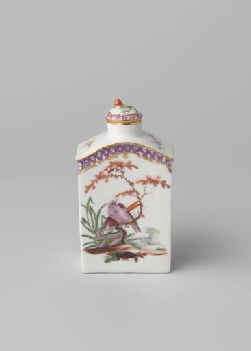 Cover of a tea caddy with birds in a landscape