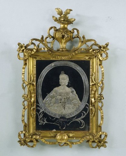 Mirror with a portrait of Princess Carolina
