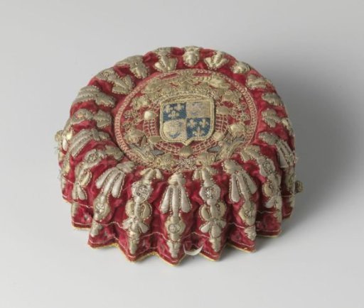 Playing card case of wine-red velvet, embroidered with silver thread and blue silk, with the coat of arms of the Dauphin of France or the province of Viennois later known as the Dauphiné