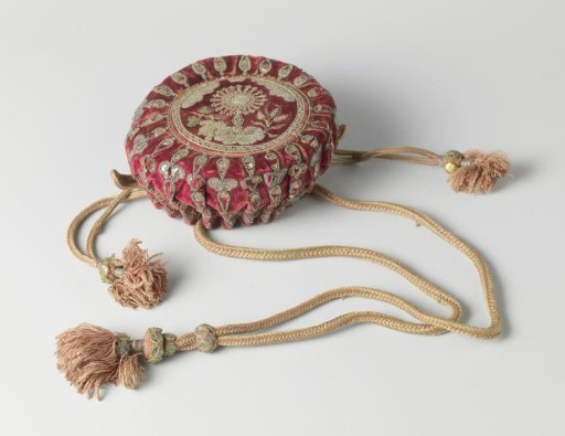 Chasuble of wine-red velvet, embroidered in silver thread and green silk with gold and silver foil, with a monstrance between a bunch of grapes and an ear of corn