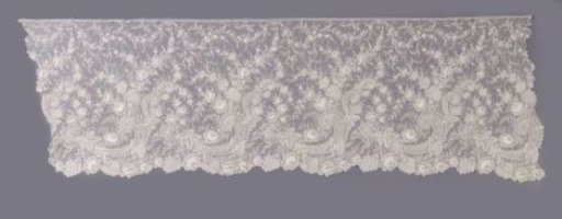 Strip of needle lace with knotted bouquet and snowballs