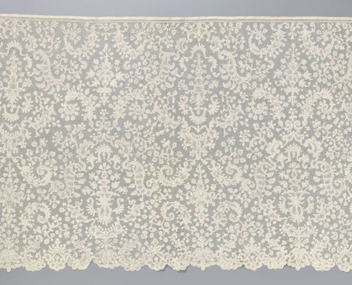 Alb strip of bobbin lace with candelabrum motifs