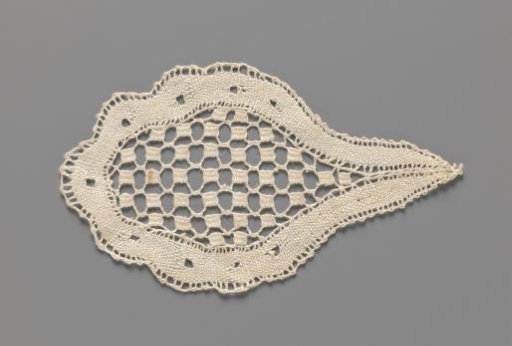 Motif of bobbin lace in the form of a pear