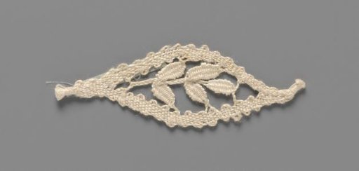 Motif of bobbin lace in the shape of a pointed oval with a branch of five leaves