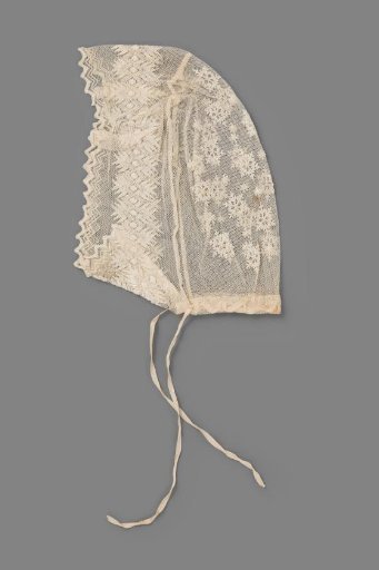 Tulle cap with stuffing