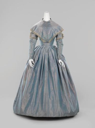 Japanese-style jacket of blue changeant taffeta, consisting of a bodice, an overjacket and a pelerine