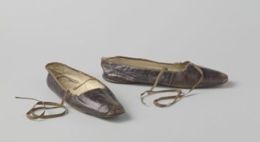 Shoe of Gold-Tanned Leather with Straight-Cut Toe and without Heel and Cross-Straps of Brown Ribbon