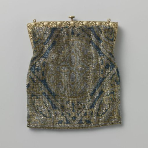 Purse in a flat, rectangular shape, entirely of cut blue, gold- and silver-colored beads in a geometric pattern, with a copper-colored handle in relief