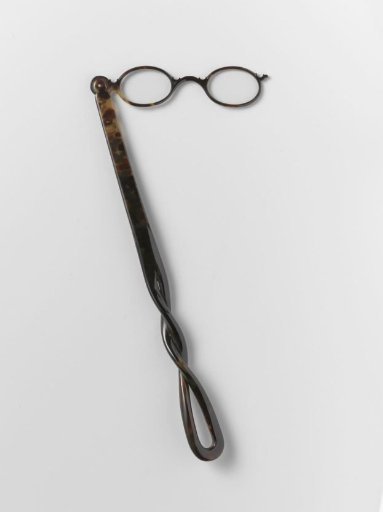 Lorgnette of tortoiseshell or celluloid on a long stem in the shape of a cord laid in a loop