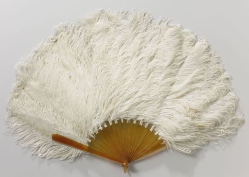 Folding fan with a support of white ostrich feathers on a plain mount of blond tortoiseshell