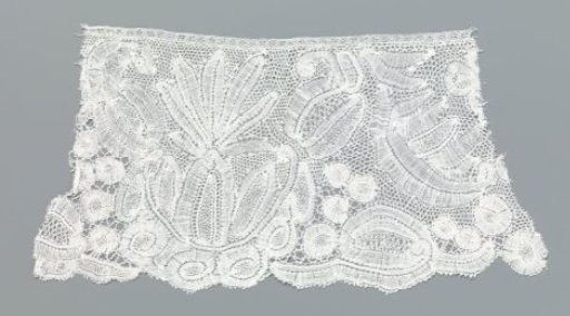 Fragment of a rochet strip of bobbin lace with two triangular compositions