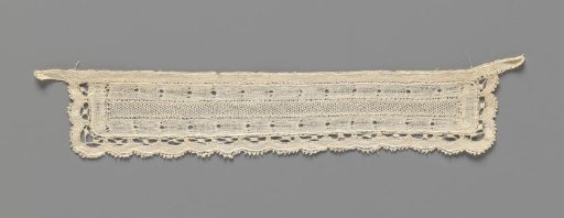 Cuff of bobbin lace with straight course and eyelet border