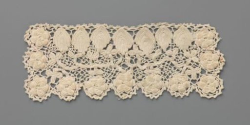 Cuff of Crocheted Lace with Relief Friezes as a Shell Border