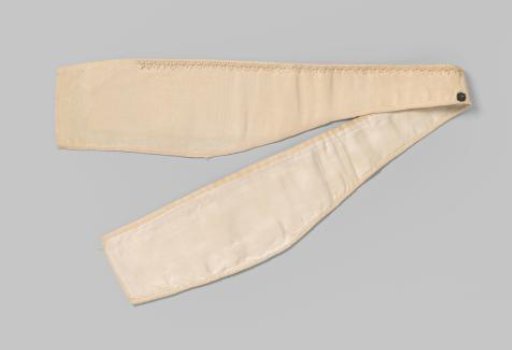 Shawl collar, inlay model, of ivory-colored taffeta silk