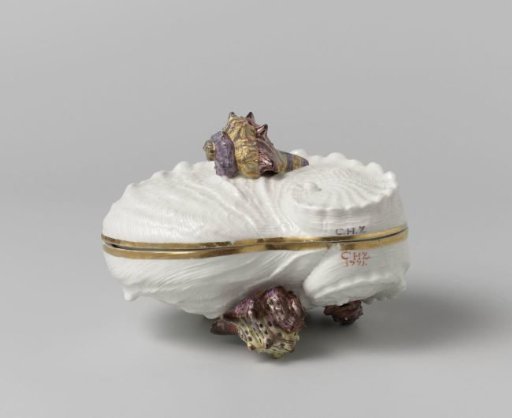 Tureen in the Shape of a Shell, with Lid