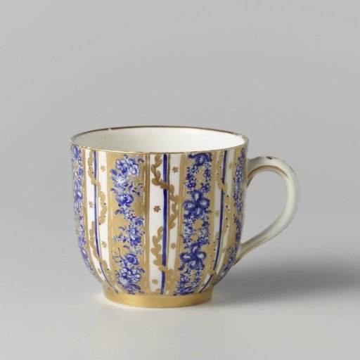 Cup with vertical borders