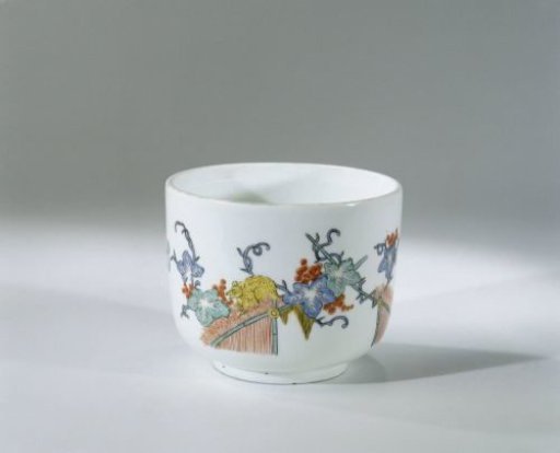 Sugar Pot, polychrome painted with a Kakiemon decoration