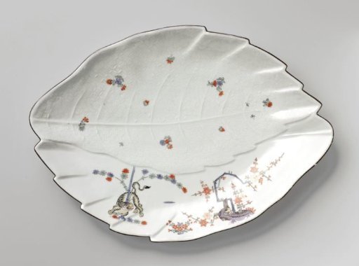 Dish, polychrome painted with a Kakiemon decoration