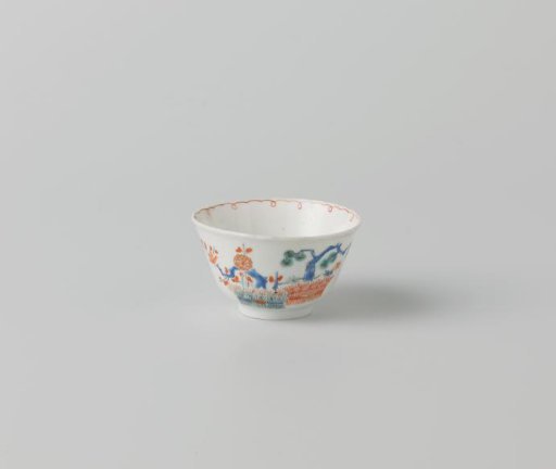 Scalloped cup with The three friends of winter