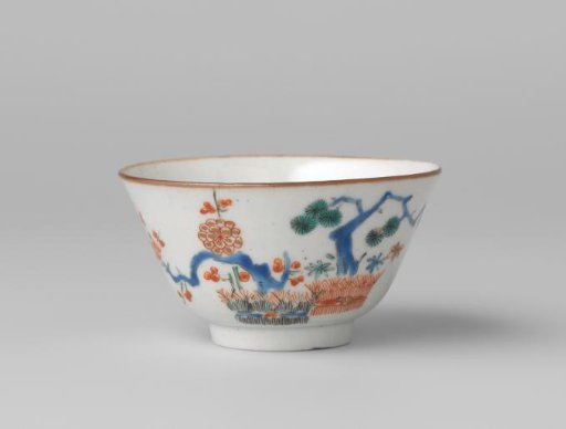 Round cup with the 'three friends of winter'