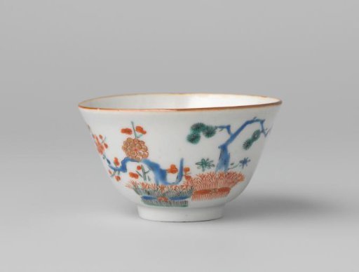 Round cup with the 'three friends of winter'