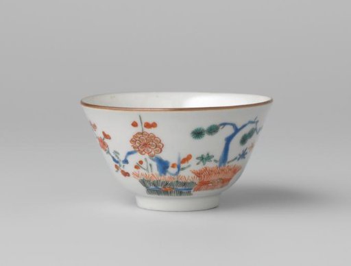 Round cup with the 'three friends of winter'