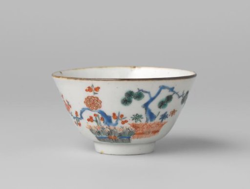 Round cup with the 'three friends of winter'