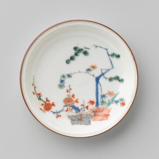 Round saucer with the 'three friends of winter'