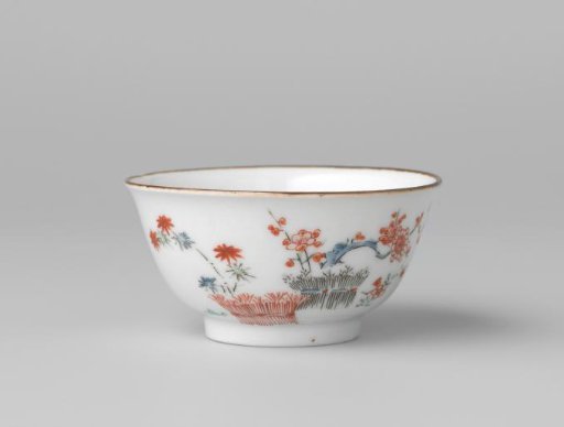 Cup with hedges, bamboo, prunus and hoo-bird