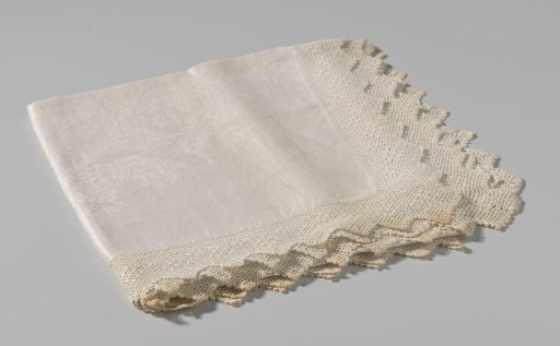 Tablecloth, fragment with coat of arms of the Grosett family with motto PRO PATRIA AUXILIO DEO
