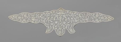 Fichu of lace embroidery with floral scrolls