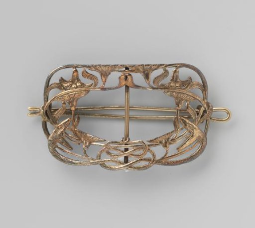Buckle with snakes and floral scrolls