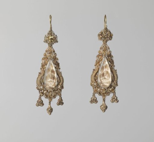 Earring with hairwork