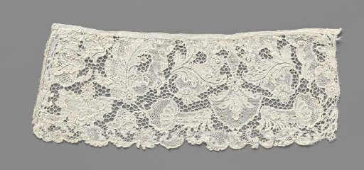 Needle lace strip with palm motifs and feathered leaves