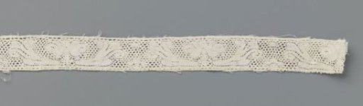 Insert of bobbin lace with flower between elongated volute leaves