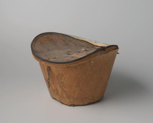 Oval Hatbox, Papered with Wood-Grain Imitation; on the Lid a Cartouche with the Dutch Royal Arms in the Center