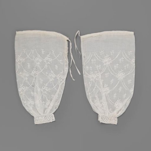 Under-sleeve, balloon-shaped, of batiste decorated with white work
